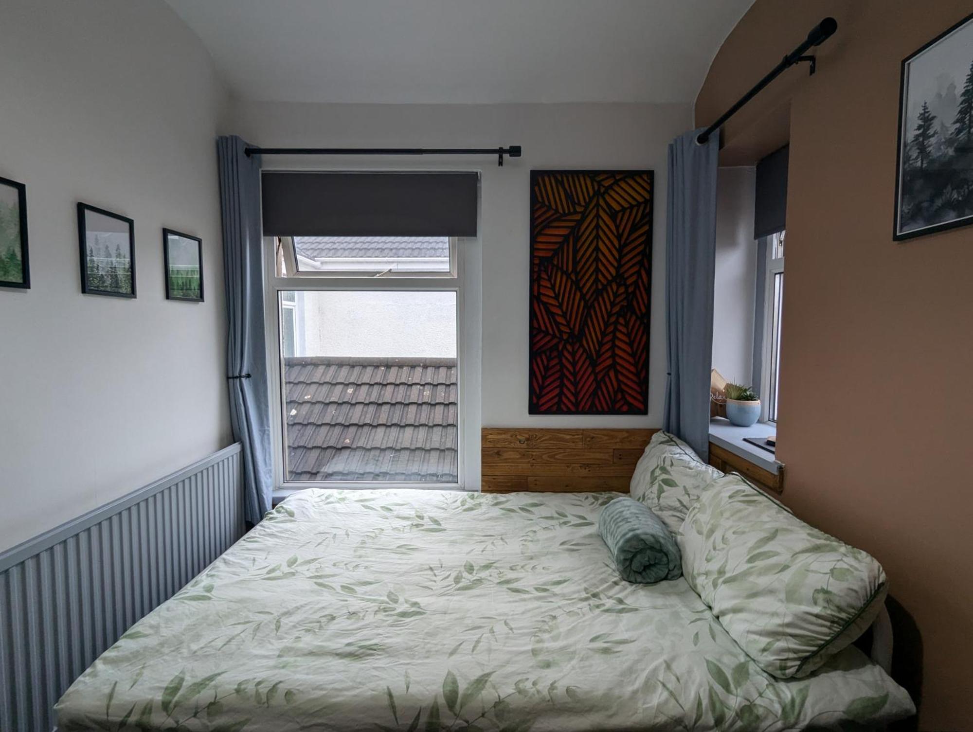 R3 - Cozy Small Double - City & Beach Access, Wifi, Free Parking - Self Catering Swansea Bagian luar foto