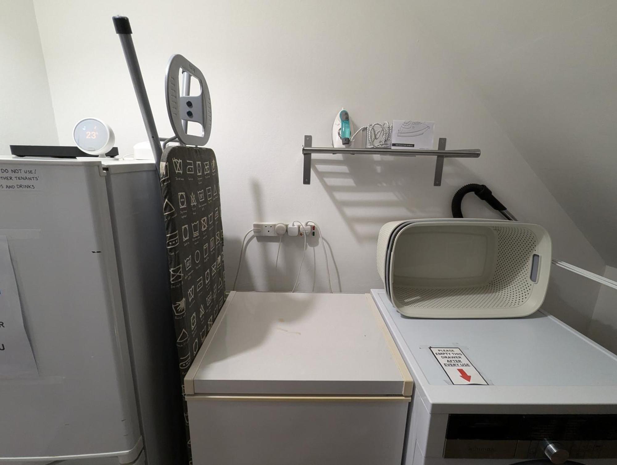 R3 - Cozy Small Double - City & Beach Access, Wifi, Free Parking - Self Catering Swansea Bagian luar foto