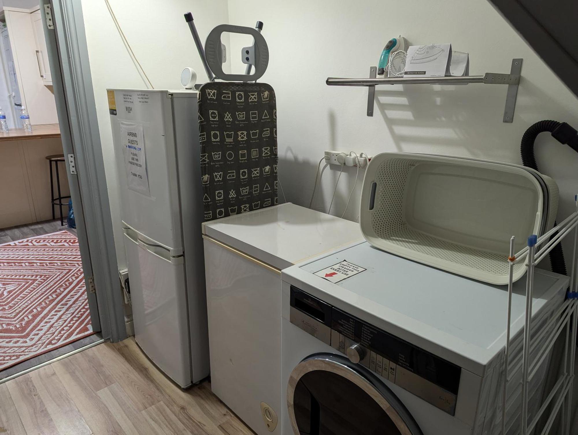 R3 - Cozy Small Double - City & Beach Access, Wifi, Free Parking - Self Catering Swansea Bagian luar foto